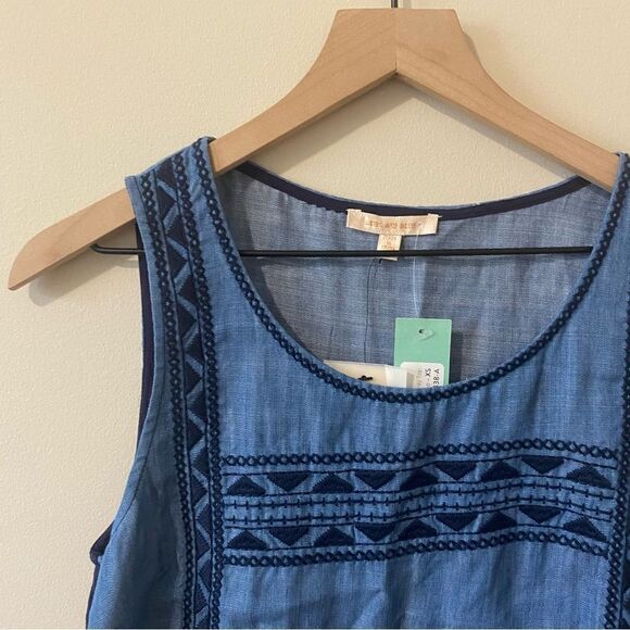 skies are blue kedebe embroidered chambray tank - Picture 3 of 10